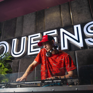 Незабываемый вечер в QUEENS 