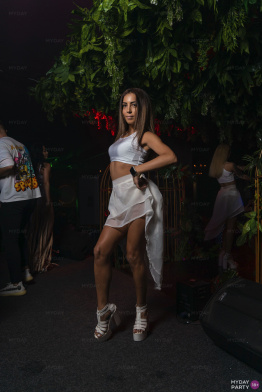 Жаркая вечеринка в QUEENS 
